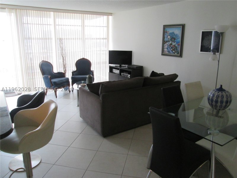 Condo for sale at Winston Towers 1706