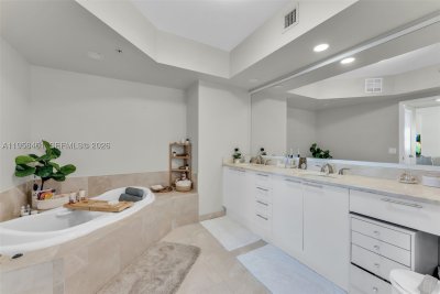 Comprar apartamento no One Fifty One at Biscayne 2201