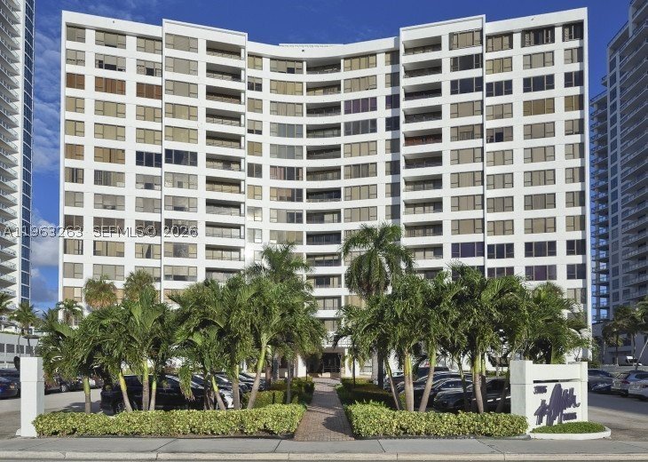 Condo for sale at Alexander Towers 502
