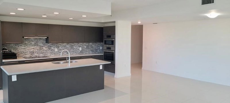 Condo for sale at Midtown Doral 504