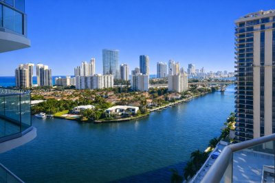 Comprar apartamento no Turnberry Isle 20G