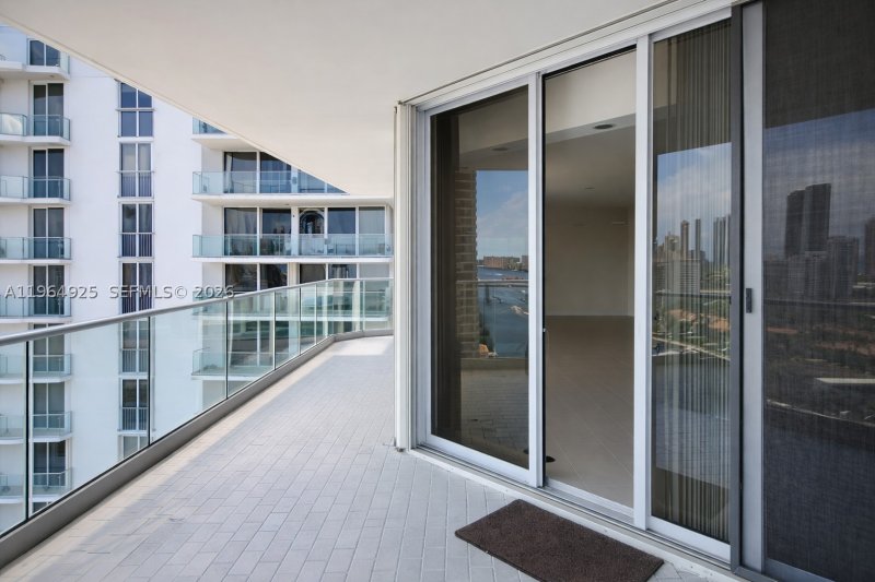 Comprar apartamento no Turnberry Isle 20G