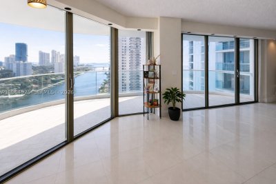Comprar apartamento no Turnberry Isle 20G