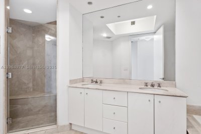 Aluguel de apartamento no Continuum I South 1001