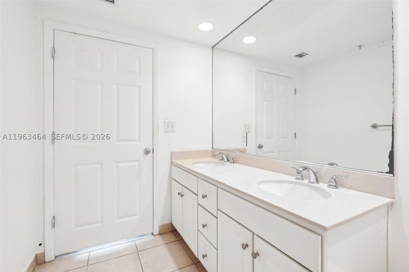 Comprar apartamento no Cite On The Bay 304