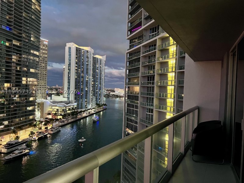 Condo for sale at Icon Brickell Tower I 1715