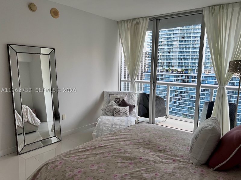 Condo for sale at Icon Brickell Tower I 1715
