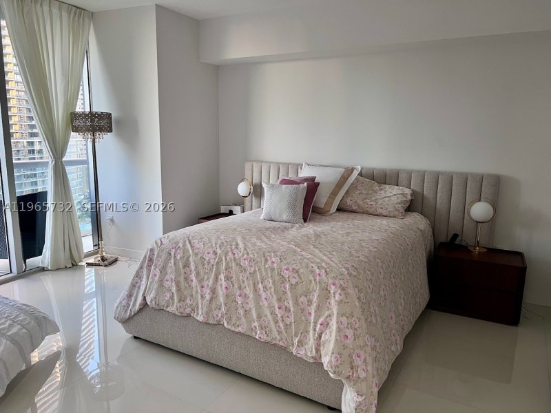 Condo for sale at Icon Brickell Tower I 1715