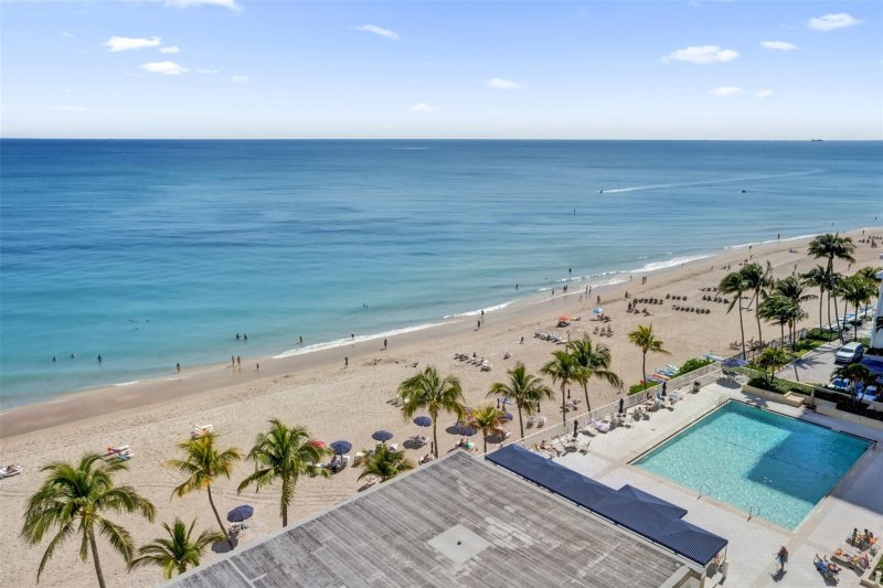Condo for sale at Plaza East 10m