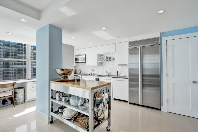 Condo for sale at Plaza East 10m