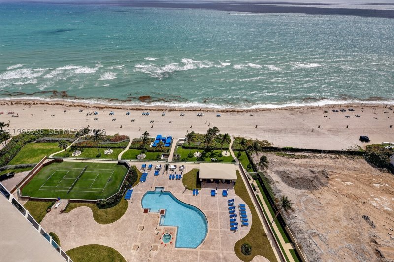 Condo for sale at The Pinnacle 2303/04