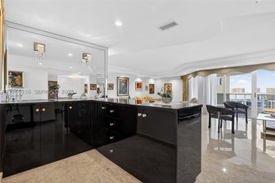 Comprar apartamento no The Pinnacle 2303/04