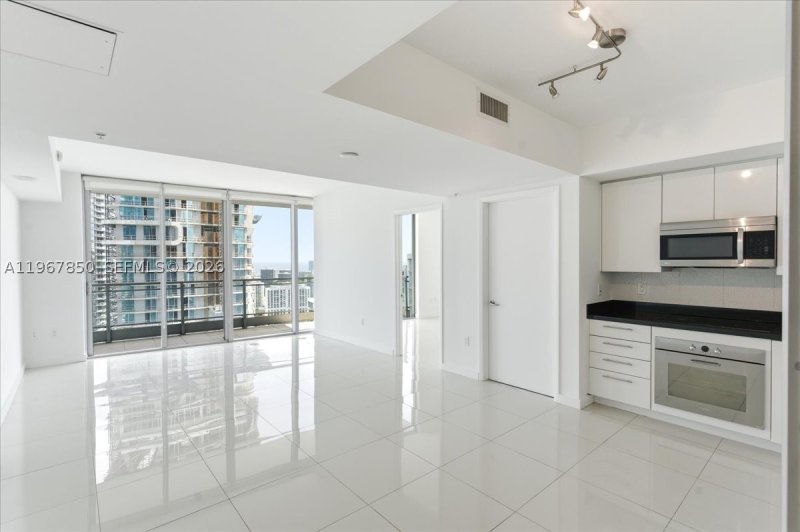 Comprar apartamento en Mint at Riverfront 3804
