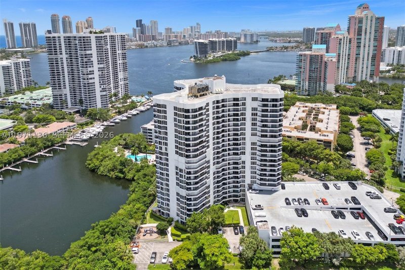 Comprar apartamento en Mystic Pointe 600 1607
