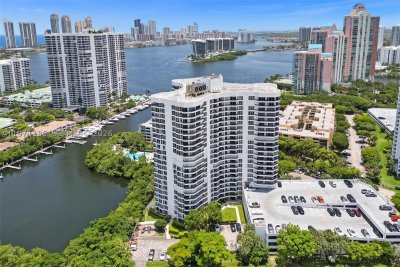 Comprar apartamento en Mystic Pointe 600 1607