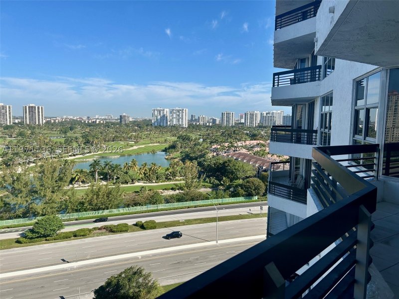 Comprar apartamento en Mystic Pointe 600 1607