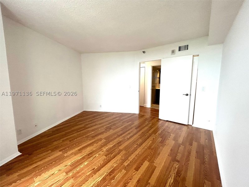 Comprar apartamento en Mystic Pointe 600 1607