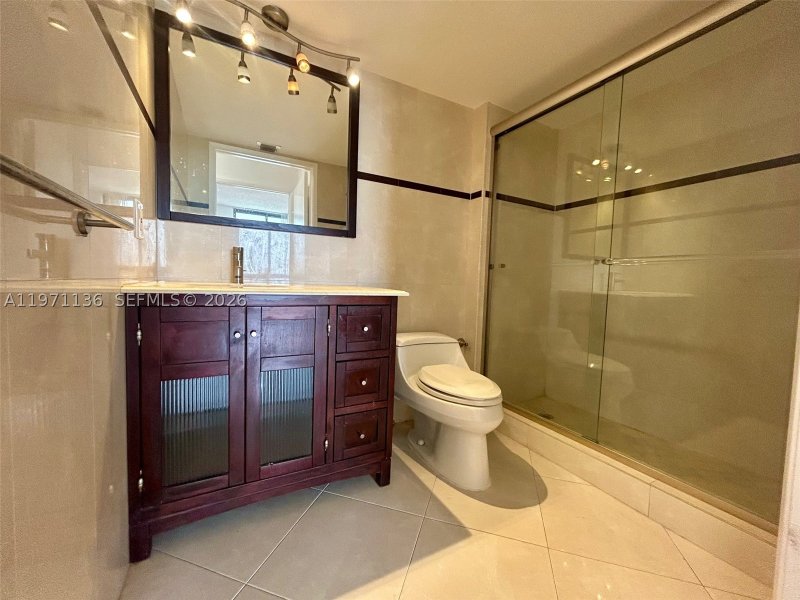 Comprar apartamento en Mystic Pointe 600 1607