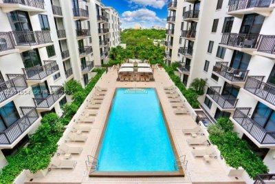Comprar apartamento en Merrick Manor 805