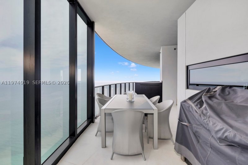 Condo for sale at Porsche Design Tower 4605