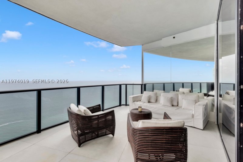 Condo for sale at Porsche Design Tower 4605
