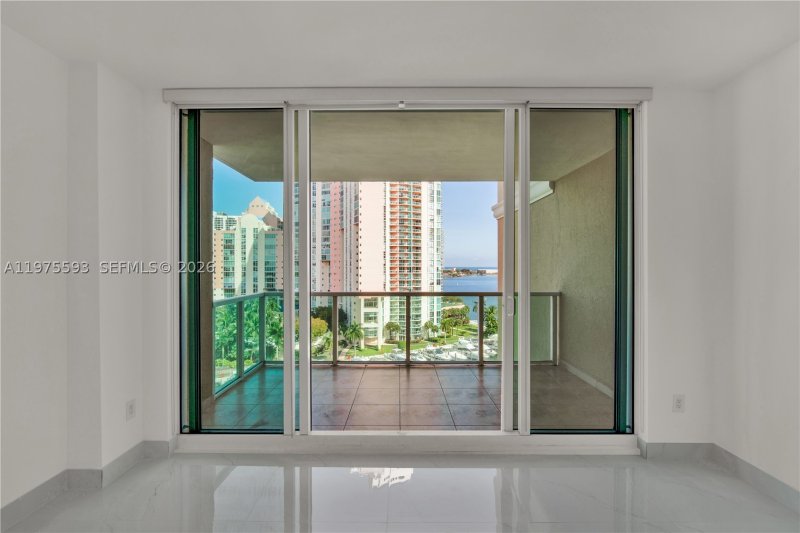 Comprar apartamento en Aventura Marina 1108