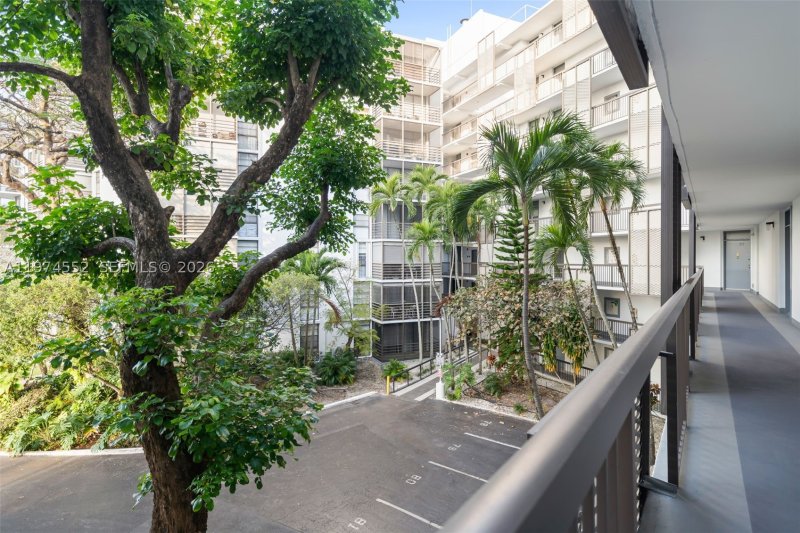 Condo for sale at Biscaya 311