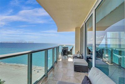 Alquiler de apartamento en The Wave Condo 1510