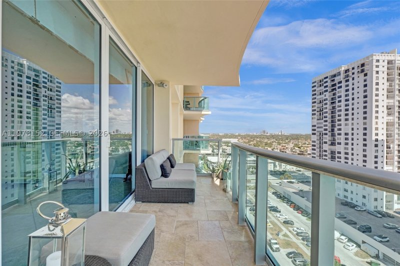 Alquiler de apartamento en The Wave Condo 1510