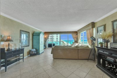 Alquiler de apartamento en The Wave Condo 1510