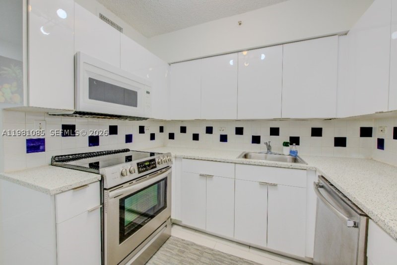 Apartment for rent at Flamingo 528S