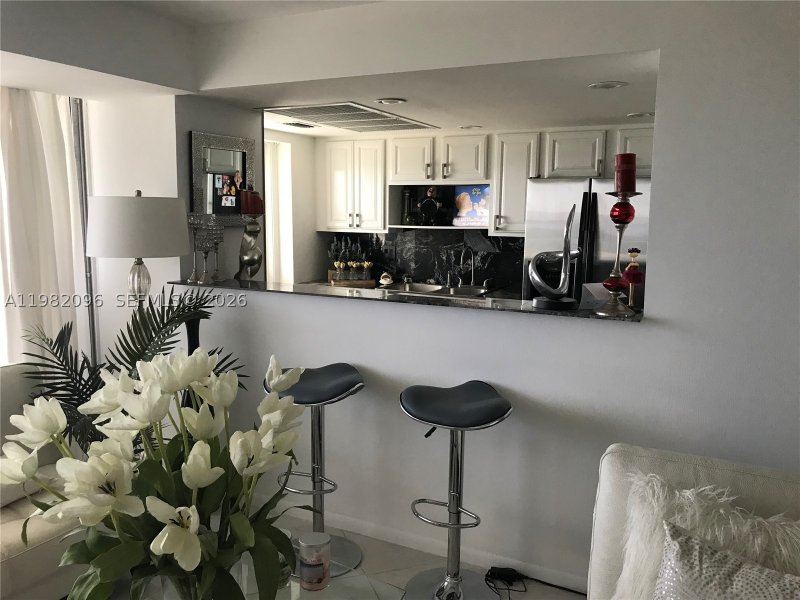 Apartment for rent at Vantage View 1208