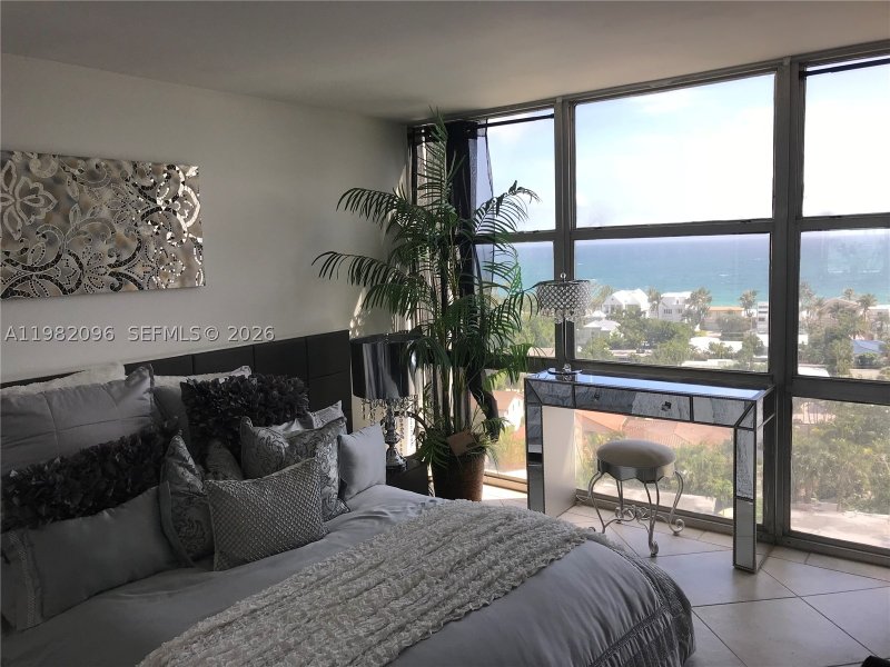 Apartment for rent at Vantage View 1208