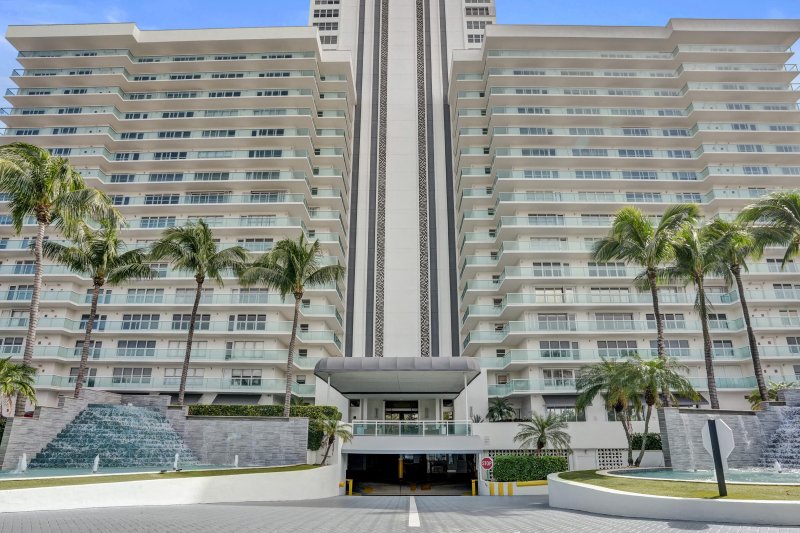Condo for sale at Playa Del Mar Apt 1804