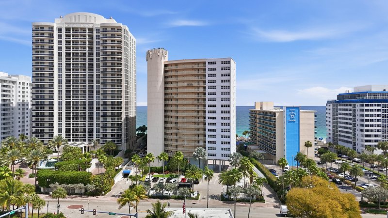 Condo for sale at The Galleon 305