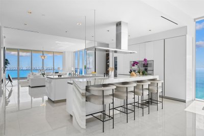 Comprar apartamento no Turnberry Ocean Club 4304