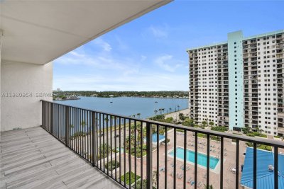 Comprar apartamento en The Summit 1407S