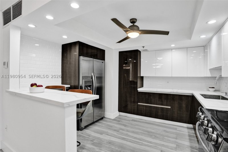Condo for sale at The Summit 1407S