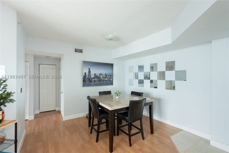Comprar apartamento en 360 Condominium East 502