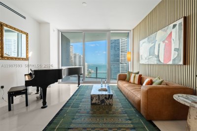 Comprar apartamento no Aston Martin Residences 2106