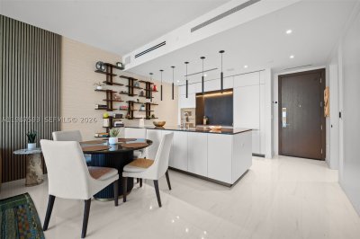 Comprar apartamento no Aston Martin Residences 2106