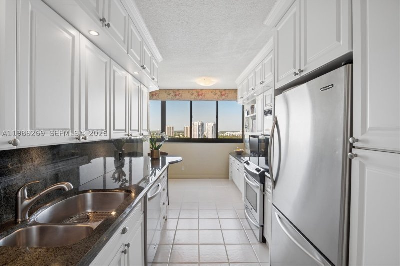 Condo for sale at The Landmark 1805