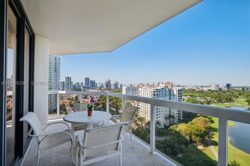 Condo for sale at The Landmark 1805