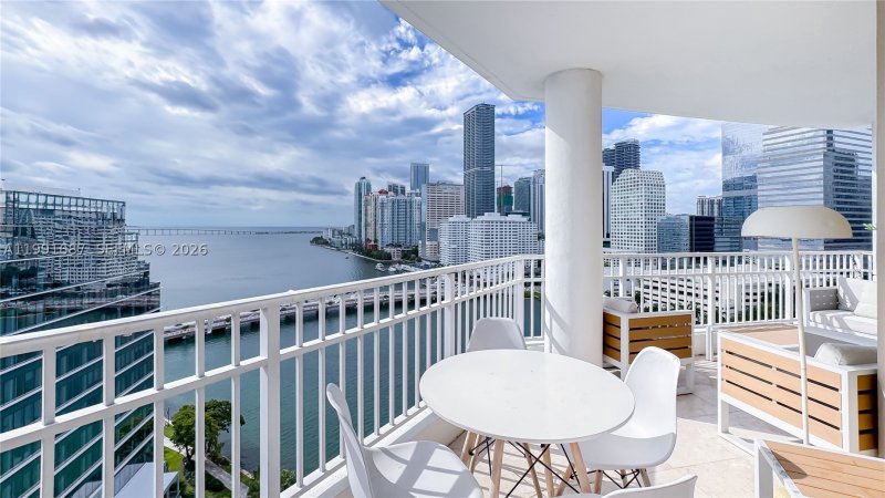 Condo for sale at Courvoisier Courts 1912