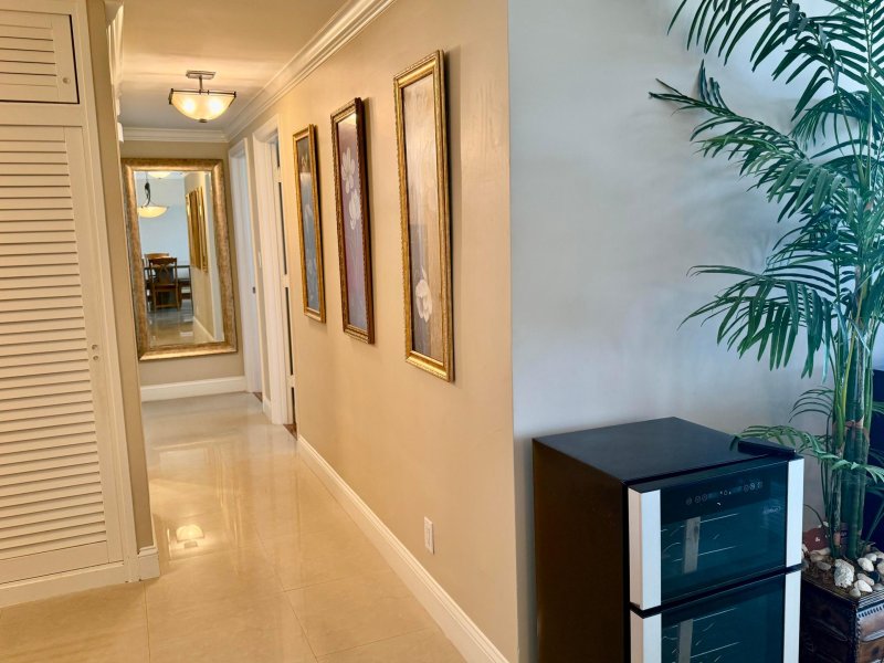 Condo for sale at Coral Ridge Towers East 507