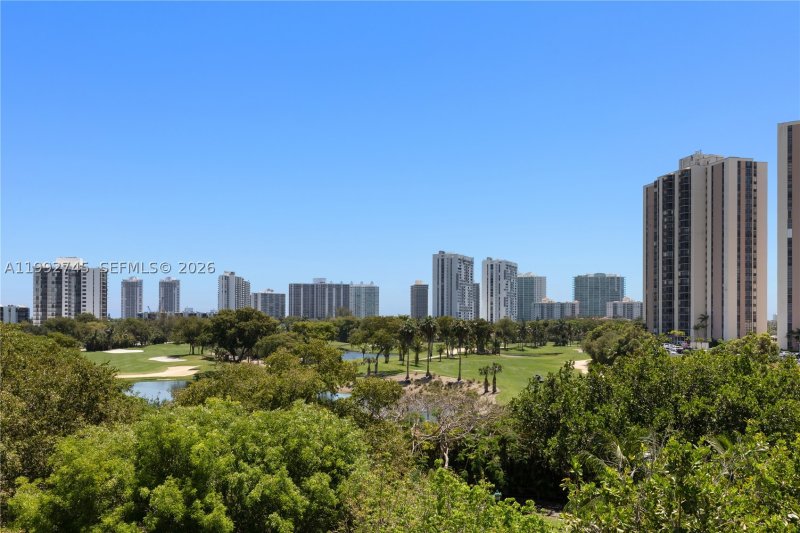 Condo for sale at Biscaya 605
