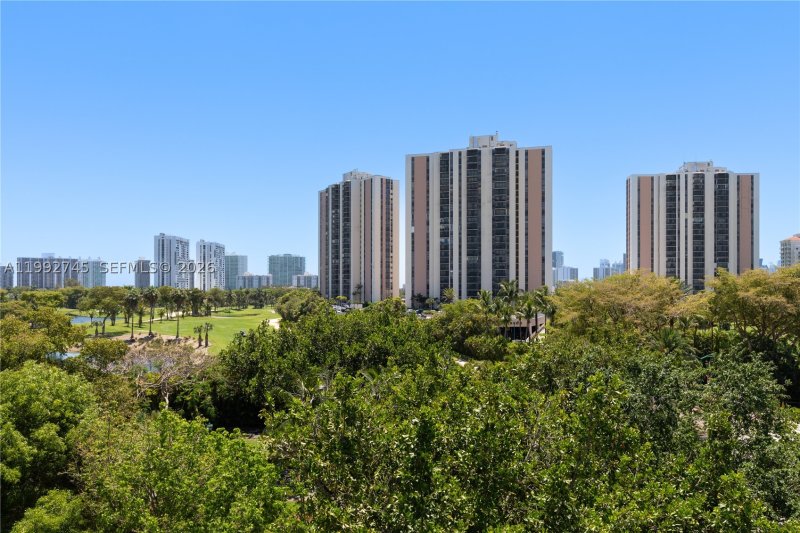 Condo for sale at Biscaya 605