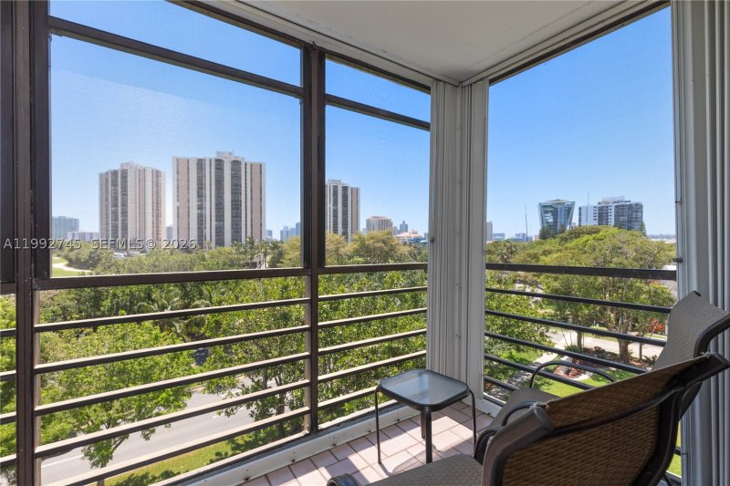 Condo for sale at Biscaya 605