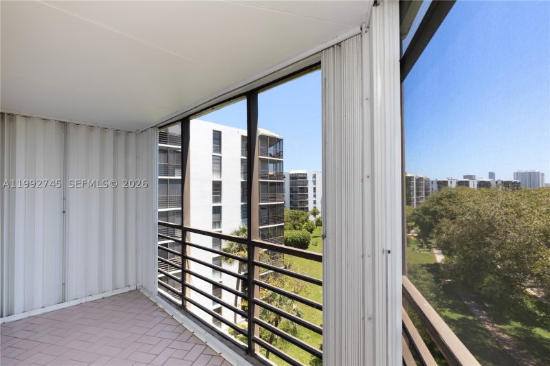 Condo for sale at Biscaya 605