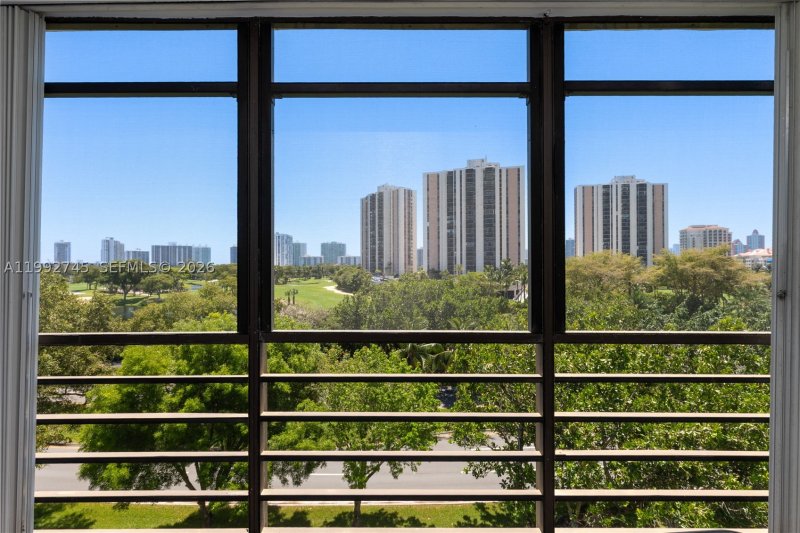 Condo for sale at Biscaya 605